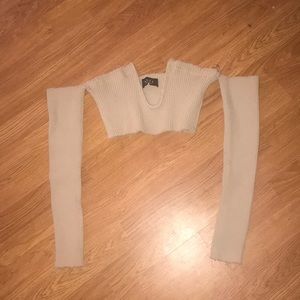V-Neck, attached sleeve crop top